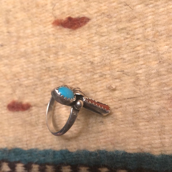 Coral and turquoise Native American ring - Picture 2 of 2